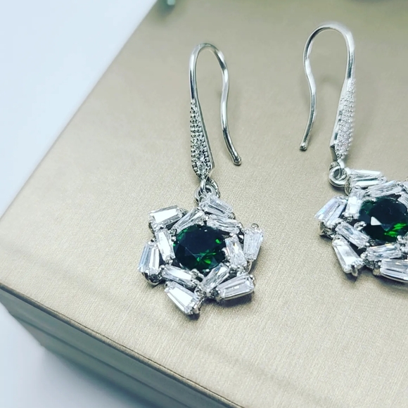 Green Zirconia earring - Picture 3 of 4